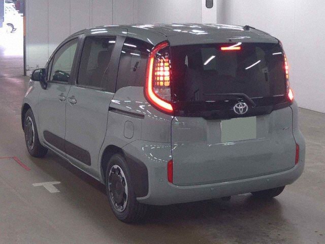 2026 Toyota Sienta Hybrid Z auction photo 2