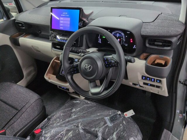 2026 Toyota Sienta Hybrid Z auction photo 3