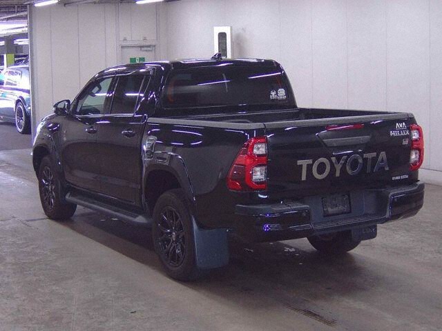 2023 Toyota Hilux Z GR Sport 4WD auction photo 2
