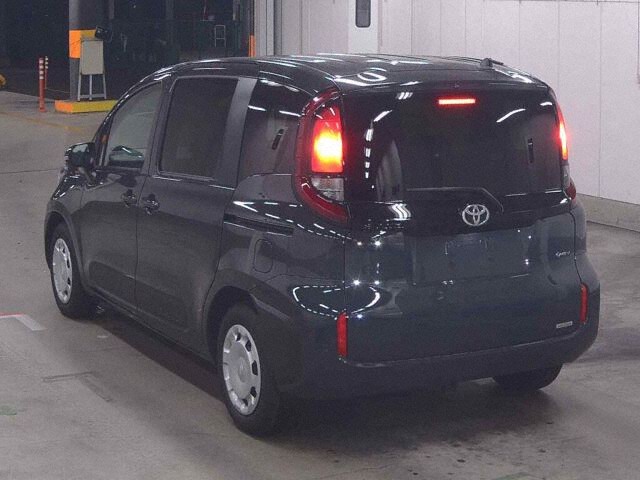 2025 Toyota Sienta ハイブリッドG auction photo 2