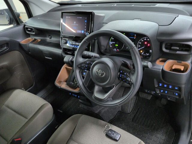 2025 Toyota Sienta ハイブリッドG auction photo 3