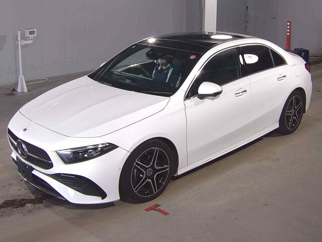 2023 Mercedes-Benz A-Class A200D Sedan AMG auction photo 4