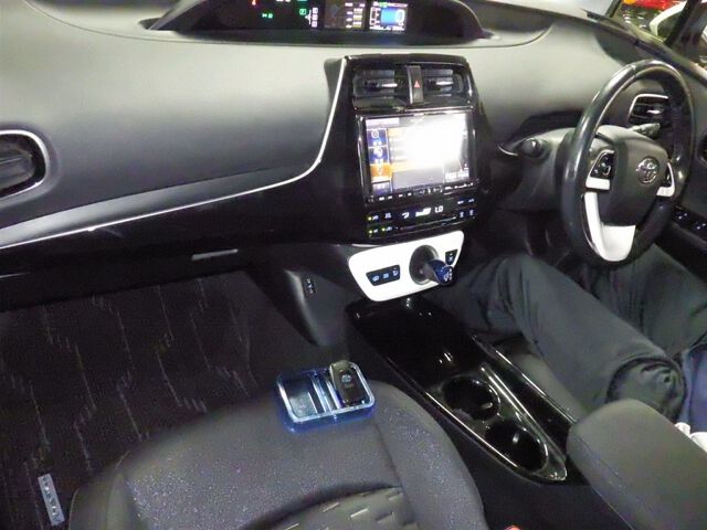 2017 Toyota Prius PHEV S auction photo 3