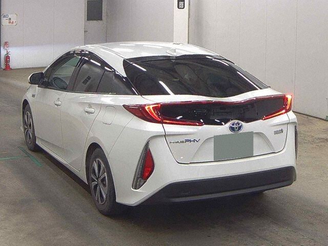 2017 Toyota Prius PHEV S auction photo 2
