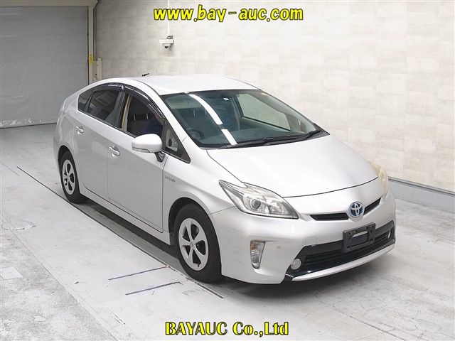2013 Toyota Prius S Japan auction vehicle