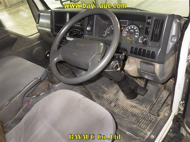 2010 Isuzu Elf Double cab auction photo 3