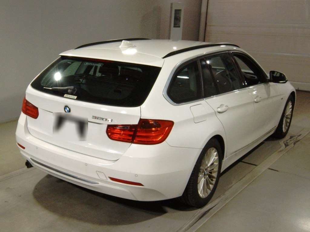 2013 BMW 3 Series 320d auction photo 2
