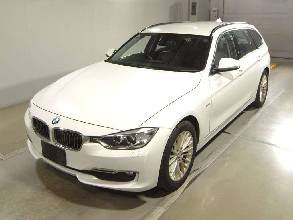 2013 BMW 3 Series 320d Japan auction vehicle