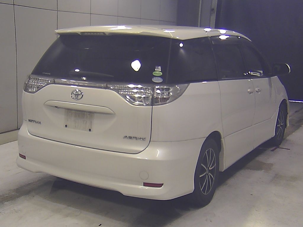 2014 Toyota Estima Aeras 7 people auction photo 2