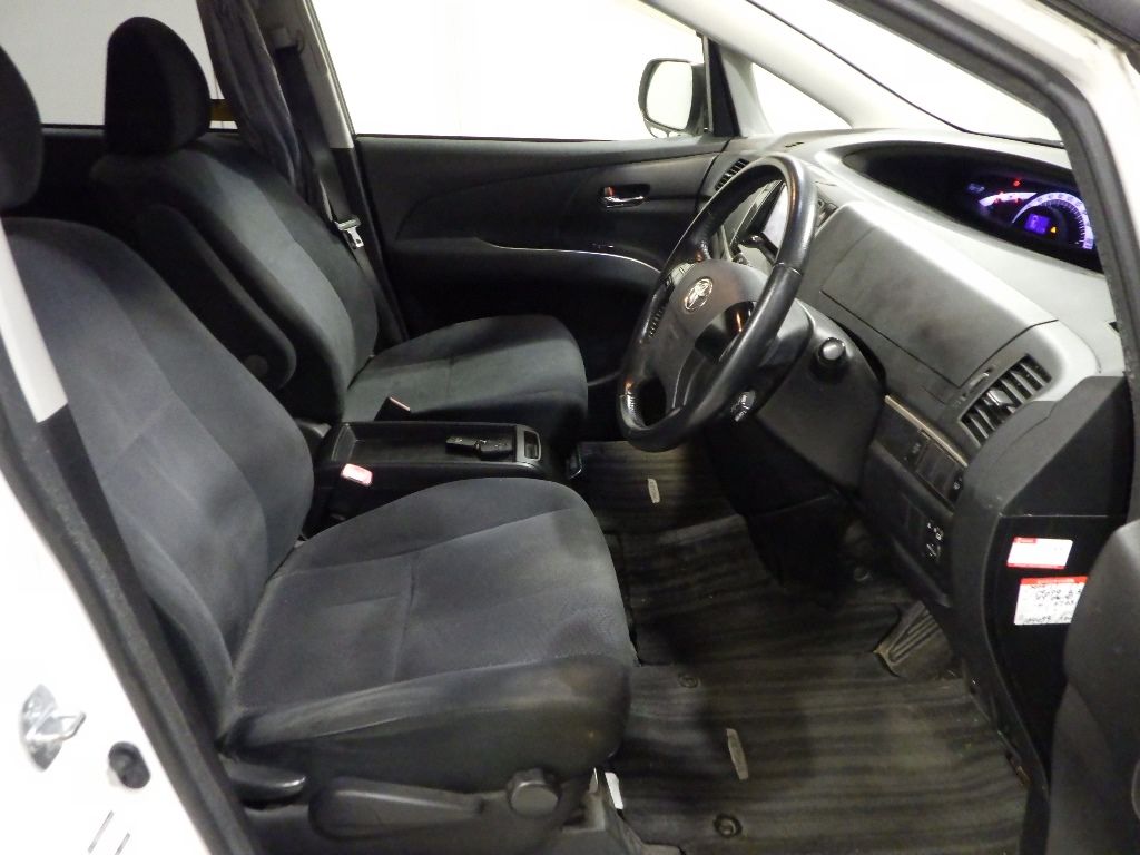 2014 Toyota Estima Aeras 7 people auction photo 6