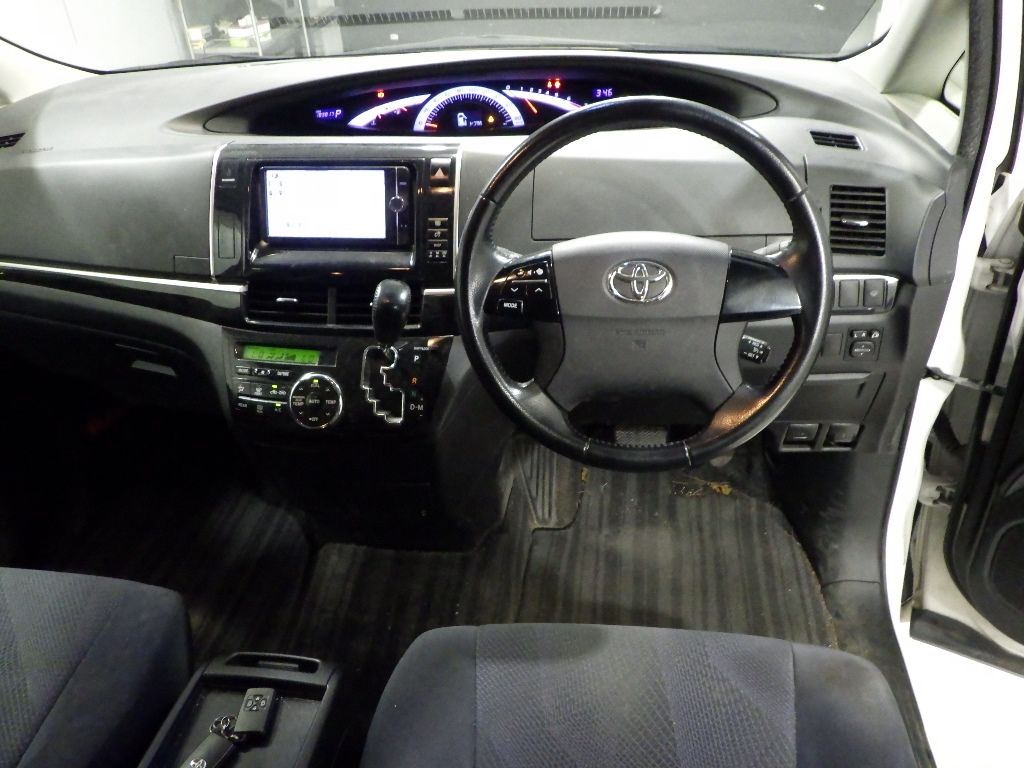 2014 Toyota Estima Aeras 7 people auction photo 3