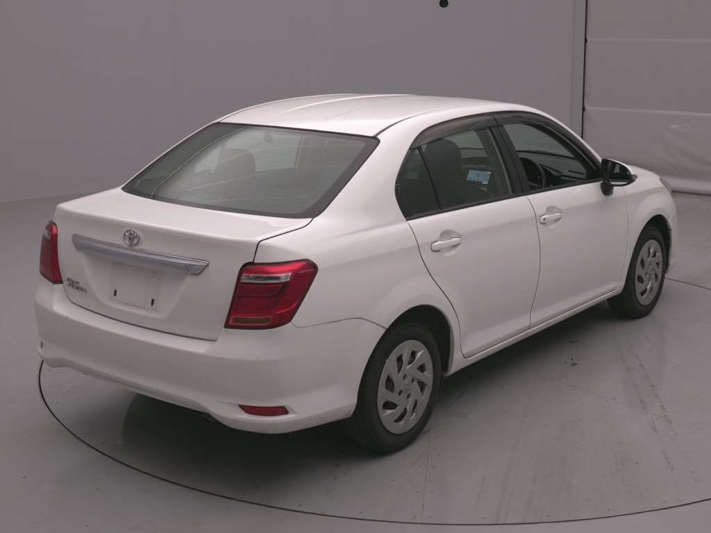 2021 Toyota Corolla Axio EX auction photo 2