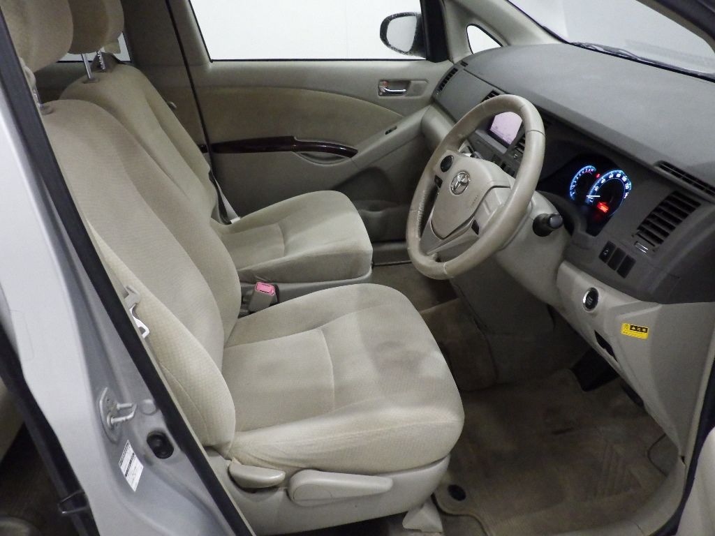2015 Toyota Isis G auction photo 6