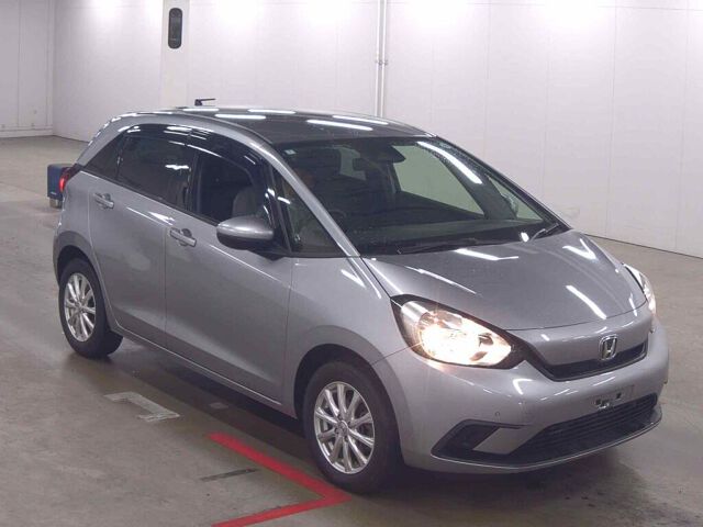Japan Auction Vehicles 8 2020 Honda Fit ベーシック 4WD auction photo