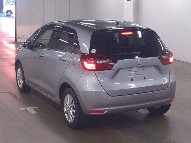 2020 Honda Fit ベーシック 4WD auction photo 2