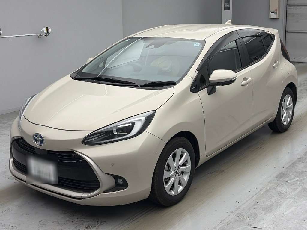 2025 Toyota Aqua Z Japan auction vehicle