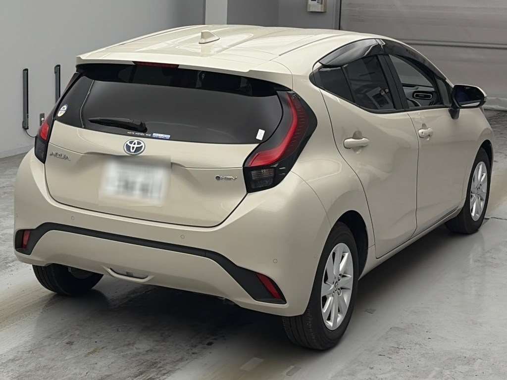 2025 Toyota Aqua Z auction photo 2