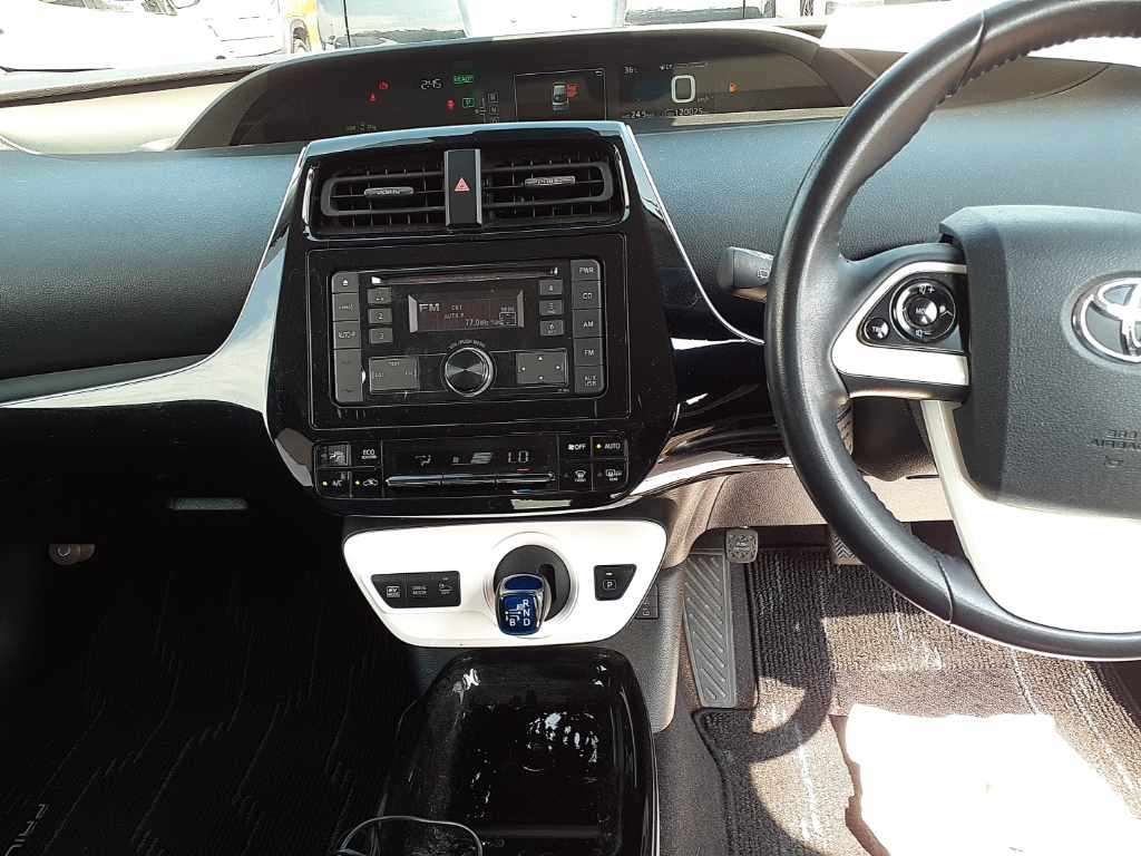 2018 Toyota Prius A Touring Selection auction photo 11