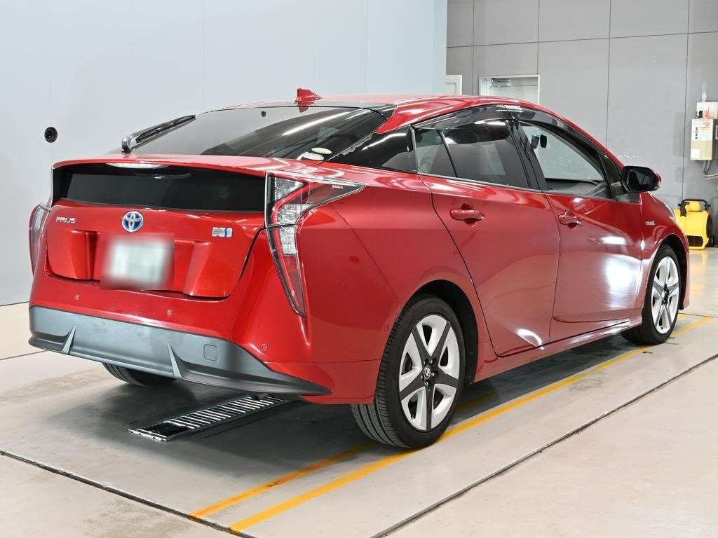 2018 Toyota Prius A Touring Selection auction photo 2