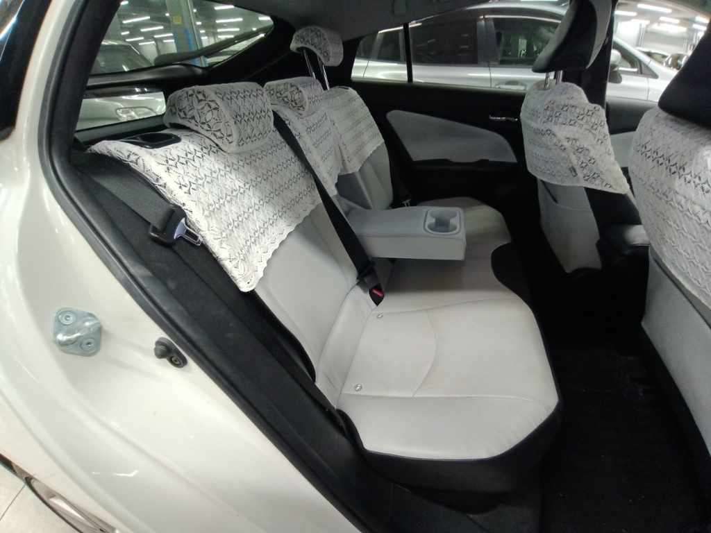 2016 Toyota Prius A Premium Touring Selection 4WD auction photo 12