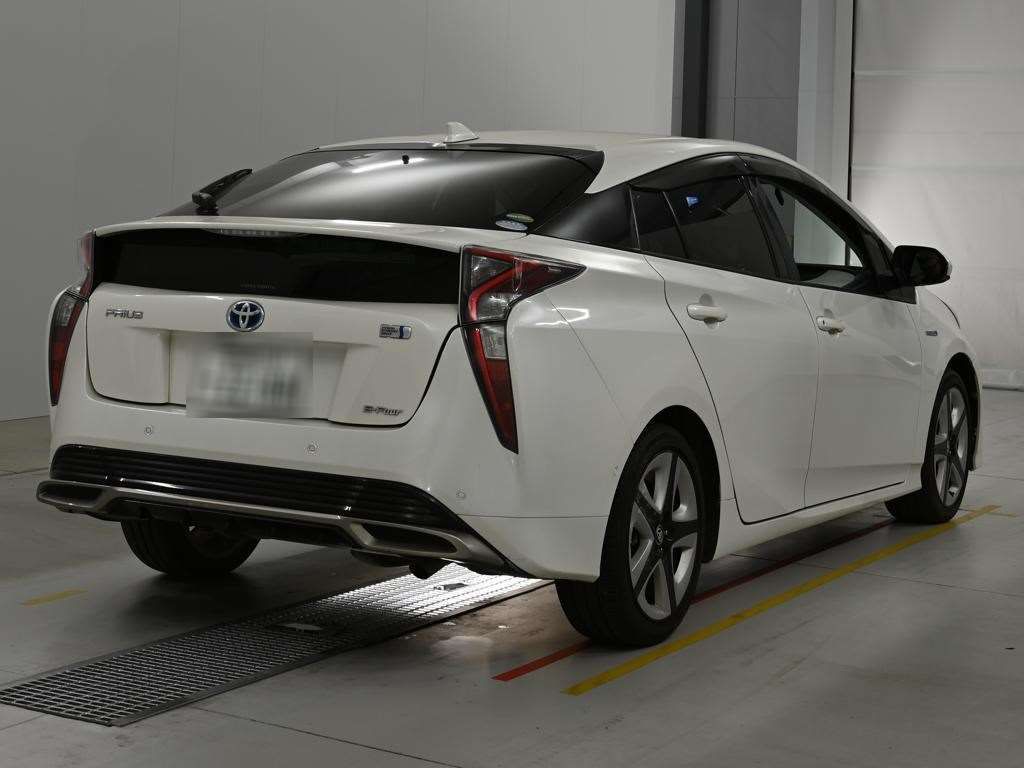 2016 Toyota Prius A Premium Touring Selection 4WD auction photo 2