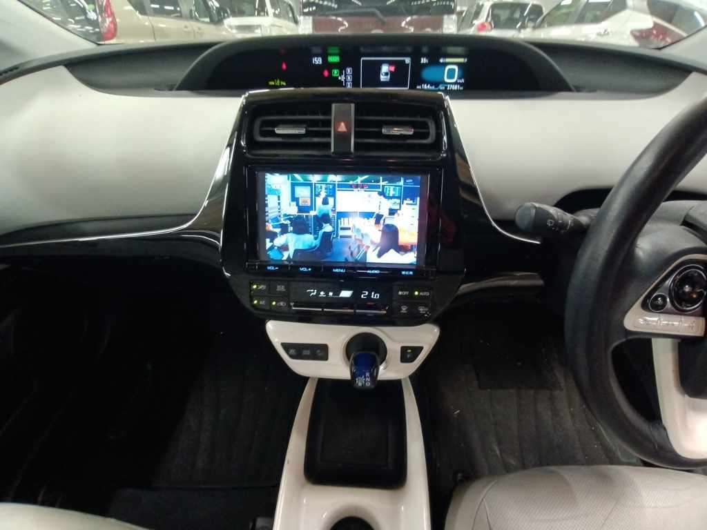 2016 Toyota Prius A Premium Touring Selection 4WD auction photo 11