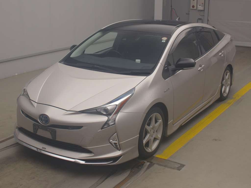 Japan Auction Vehicles 4 2018 Toyota Prius S Safety Plus Two-Tone auction photo
