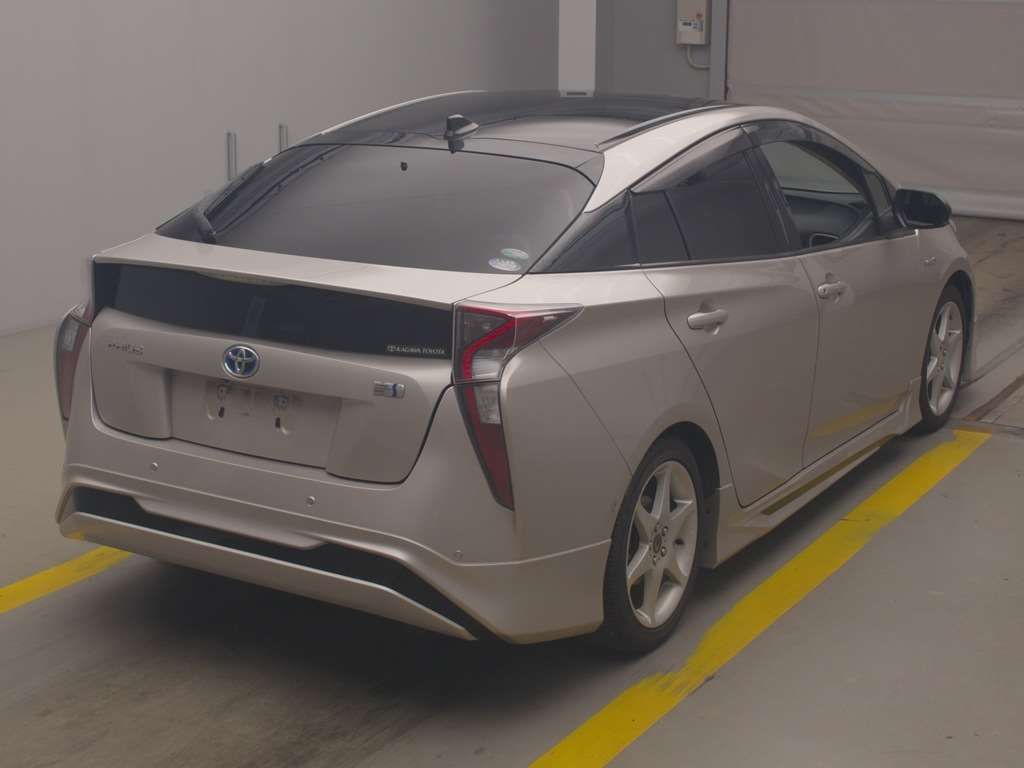 2018 Toyota Prius S Safety Plus Two-Tone auction photo 2