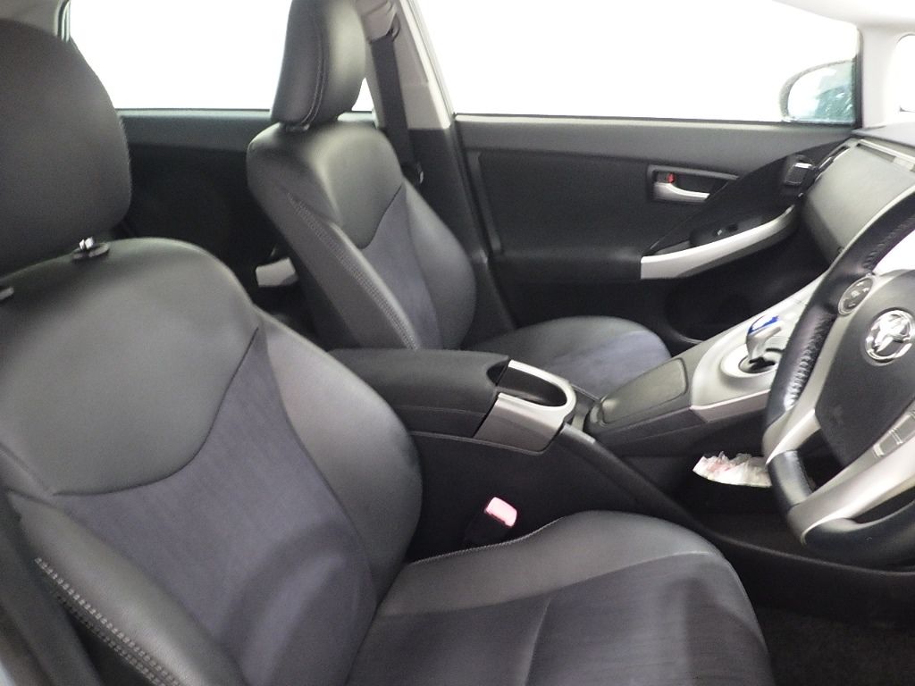 2013 Toyota Prius G auction photo 6