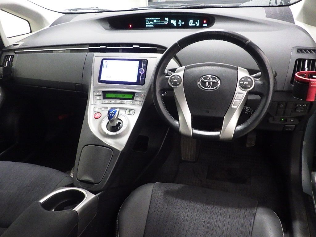 2013 Toyota Prius G auction photo 3