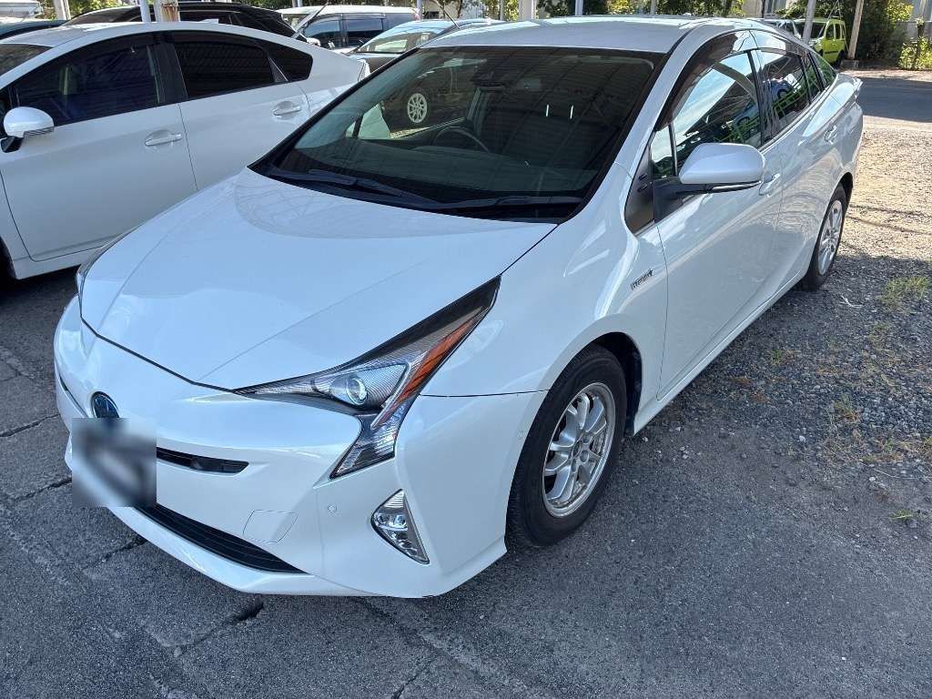 Japan Auction Vehicles 4 2017 Toyota Prius Sセーフティプラス auction photo