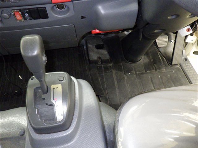 2017 Isuzu Elf Van auction photo 8