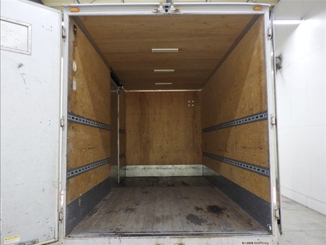 2017 Isuzu Elf Van auction photo 4
