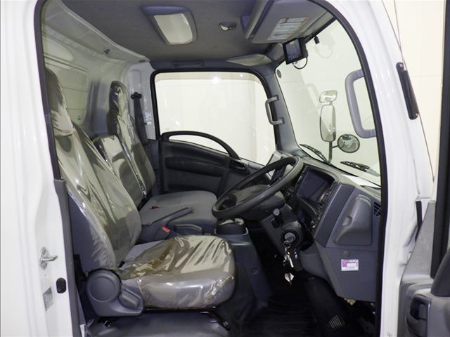 2017 Isuzu Elf Van auction photo 6