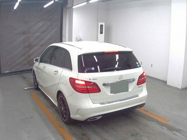 Japan Auction Vehicles 2 2015 Mercedes-Benz B-Class B180 Sport ED Red auction photo