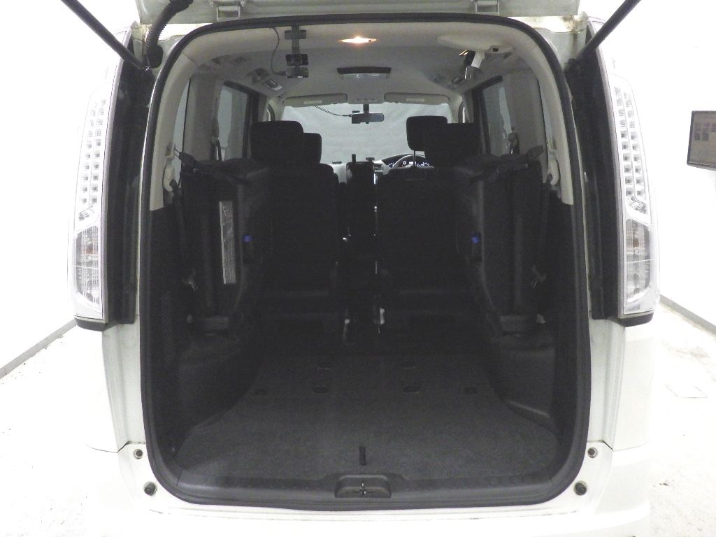 2013 Nissan Serena Highway Star S Hybrid auction photo 8