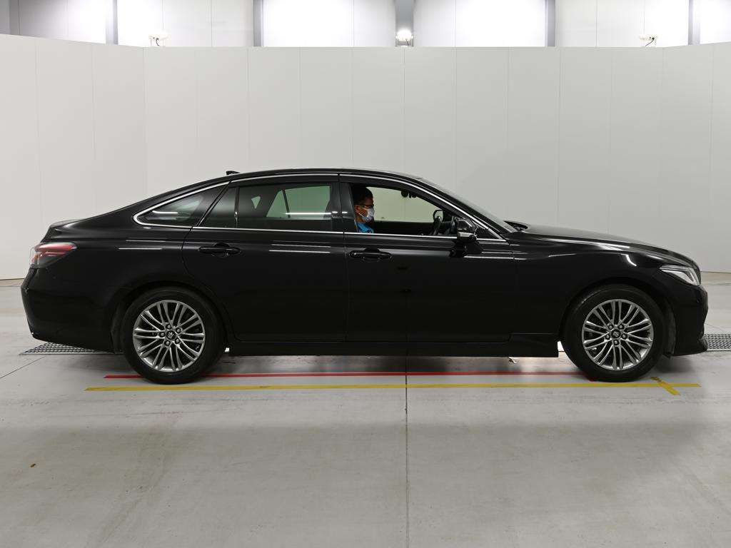 2021 Toyota Crown auction photo 3