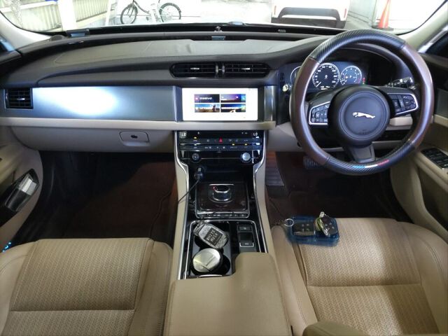 2016 Jaguar XF Prestige auction photo 3