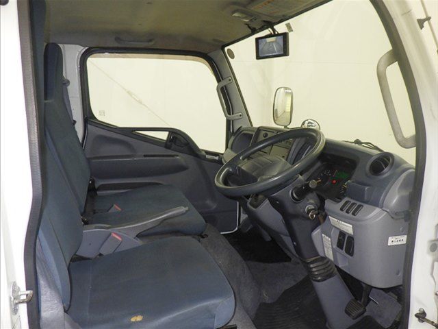 2016 Mitsubishi Fuso Canter Van auction photo 6