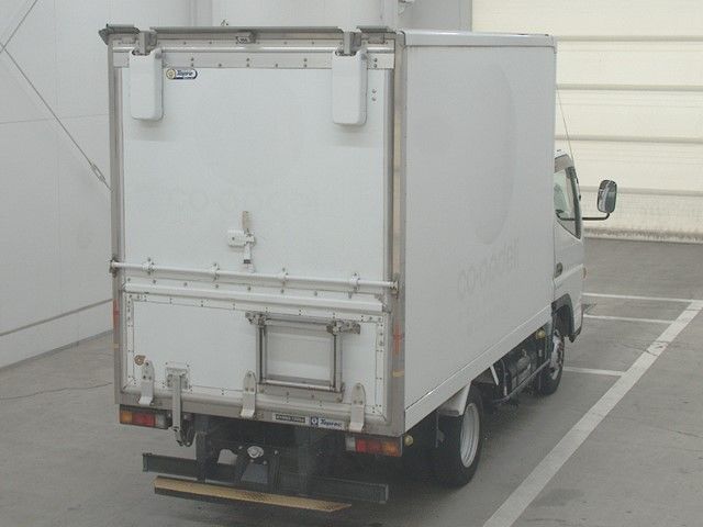 2016 Mitsubishi Fuso Canter Van auction photo 2