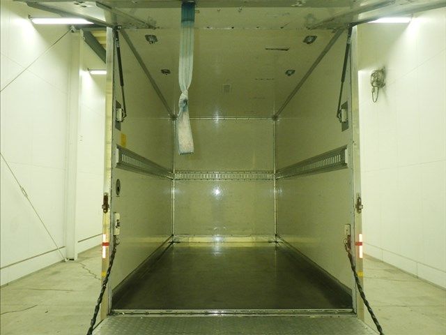 2016 Mitsubishi Fuso Canter Van auction photo 4