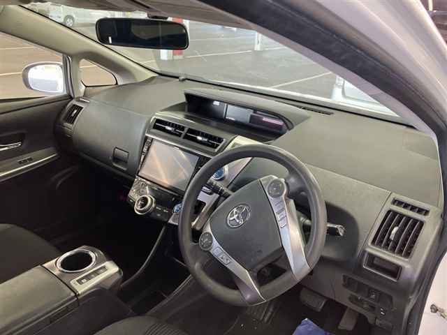 2015 Toyota Prius Alpha S auction photo 3