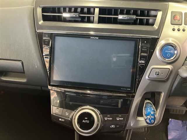 2015 Toyota Prius Alpha S auction photo 6