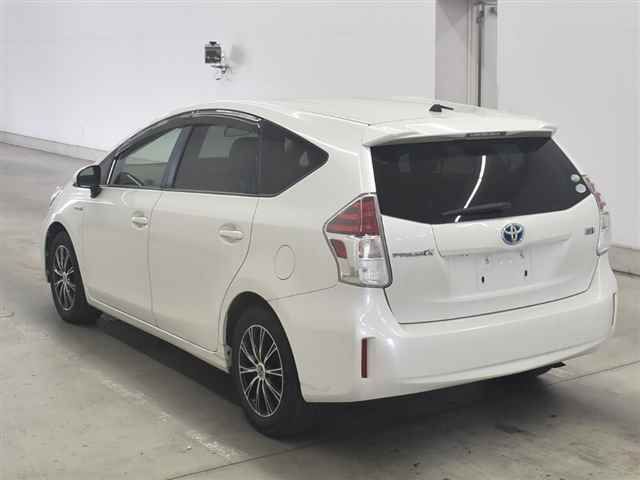 2015 Toyota Prius Alpha S auction photo 2