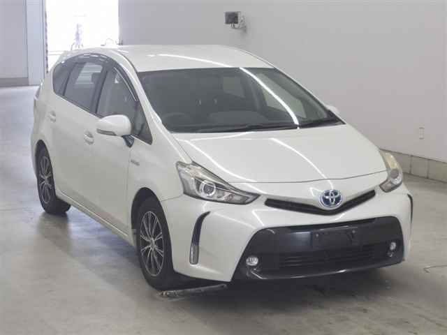 2015 Toyota Prius Alpha S Japan auction vehicle