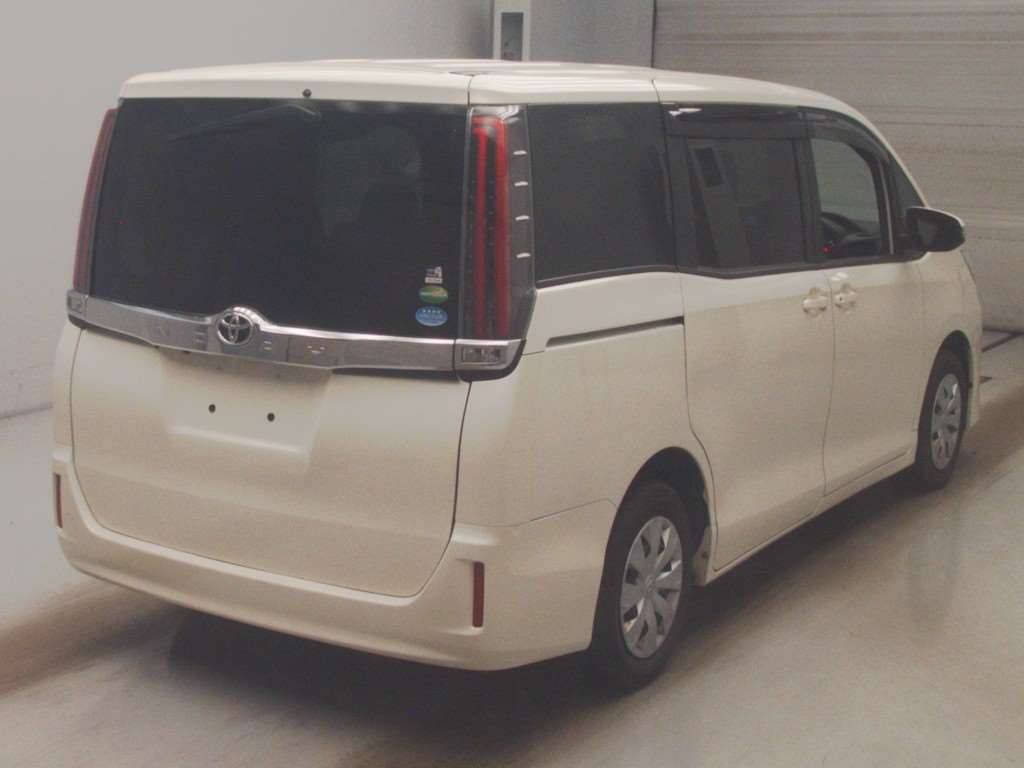 2017 Toyota Noah X auction photo 2