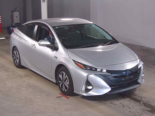 Japan Auction Vehicles 8 2020 Toyota Prius PHEV S Navi Package auction photo