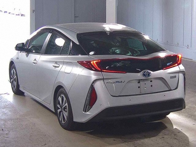2020 Toyota Prius PHEV S Navi Package auction photo 2