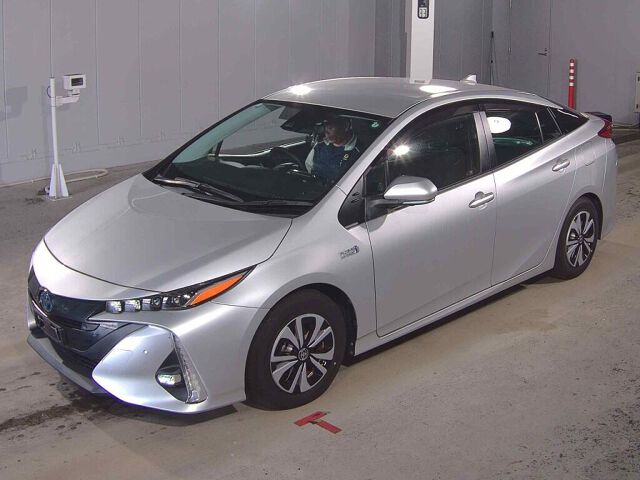 2020 Toyota Prius PHEV S Navi Package auction photo 4