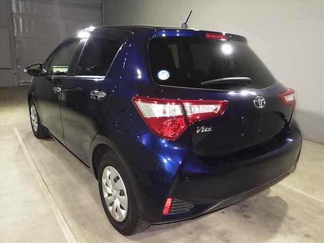 2019 Toyota Vitz FセーフティエディションIII auction photo 4